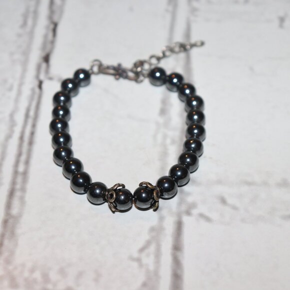 Beautiful silver and hematite beaded bracelet 7.5-9" - Picture 2 of 4